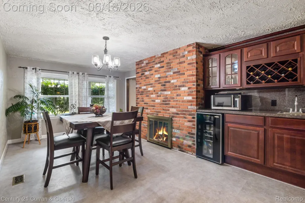 37480 Rhonswood Drive Farmington Hills City MI 48167