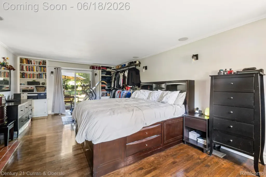 37480 Rhonswood Drive Farmington Hills City MI 48167