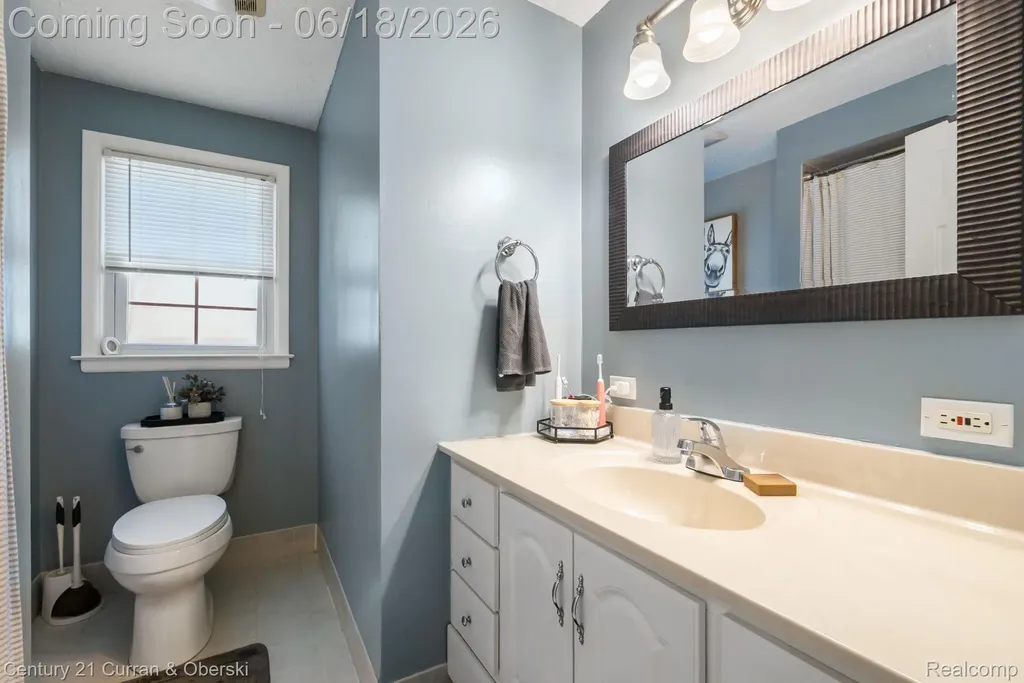 37480 Rhonswood Drive Farmington Hills City MI 48167