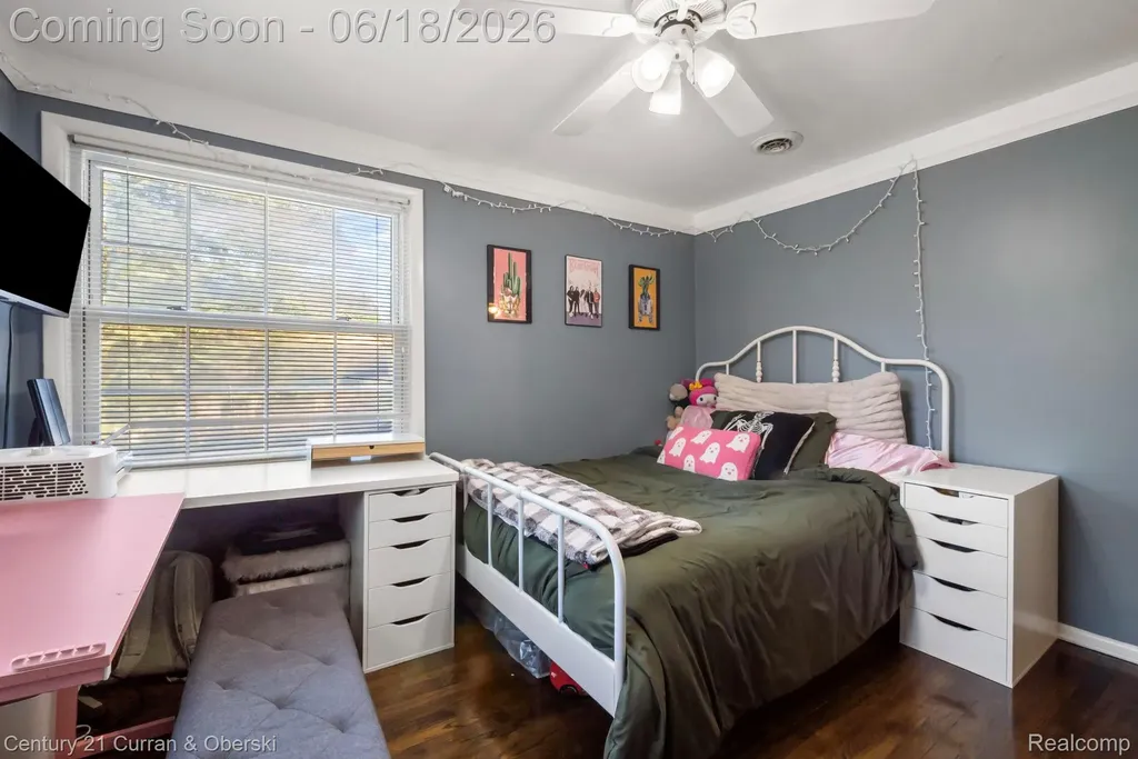 37480 Rhonswood Drive Farmington Hills City MI 48167