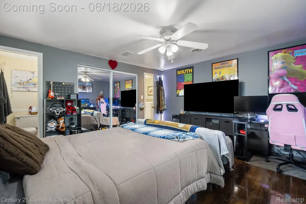 37480 Rhonswood Drive Farmington Hills City MI 48167
