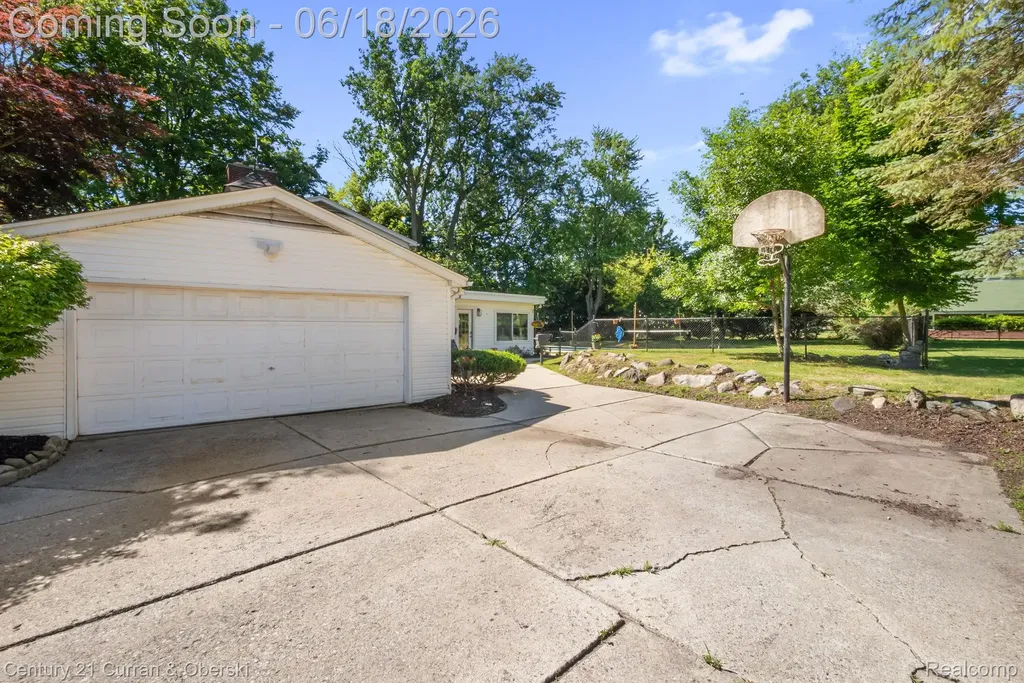 37480 Rhonswood Drive Farmington Hills City MI 48167