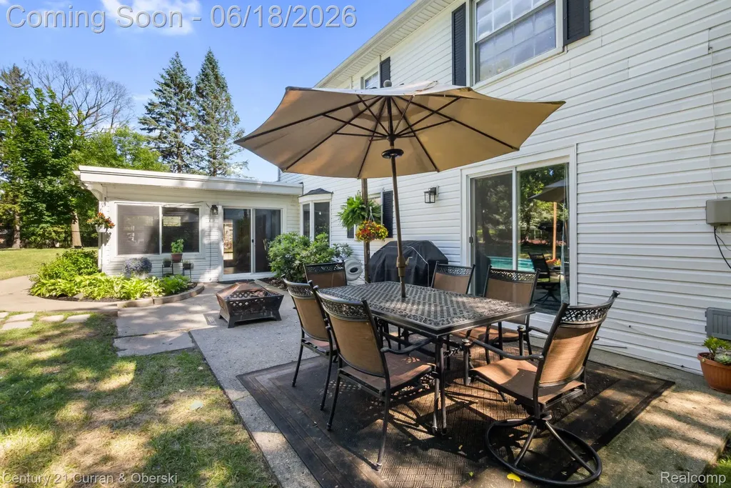 37480 Rhonswood Drive Farmington Hills City MI 48167