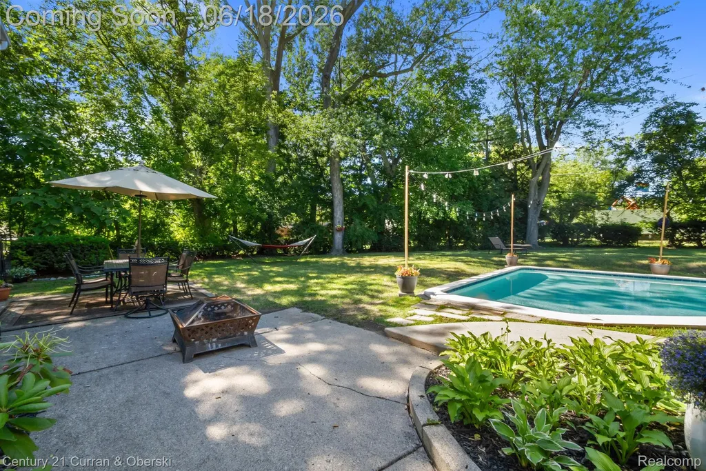 37480 Rhonswood Drive Farmington Hills City MI 48167