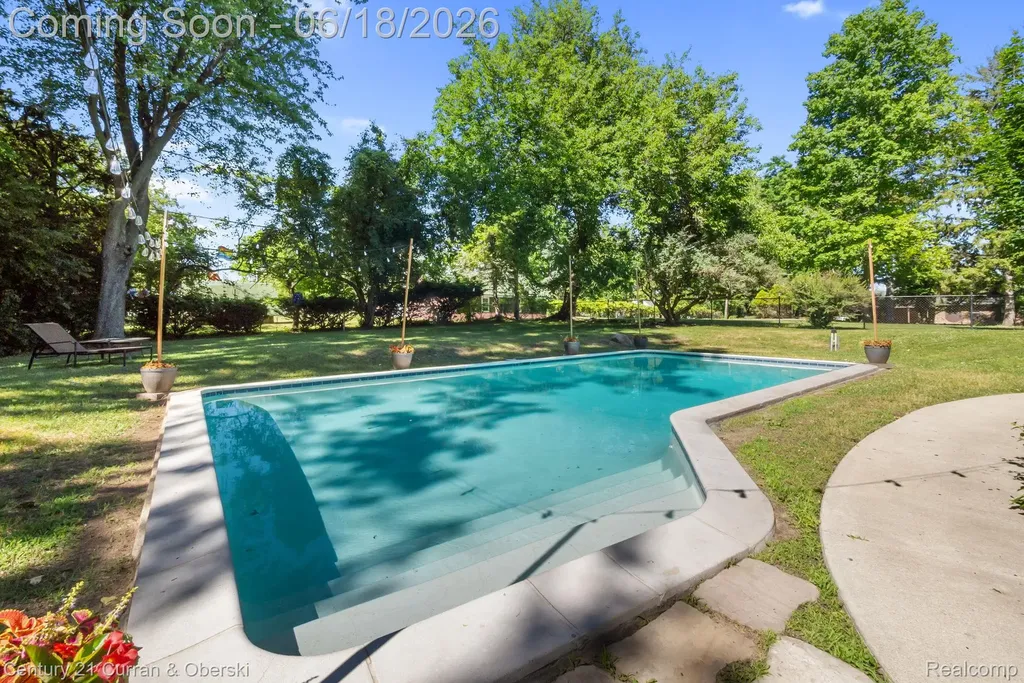 37480 Rhonswood Drive Farmington Hills City MI 48167