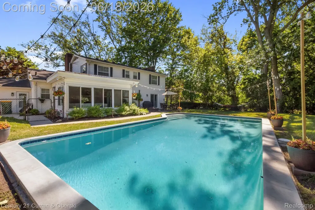 37480 Rhonswood Drive Farmington Hills City MI 48167