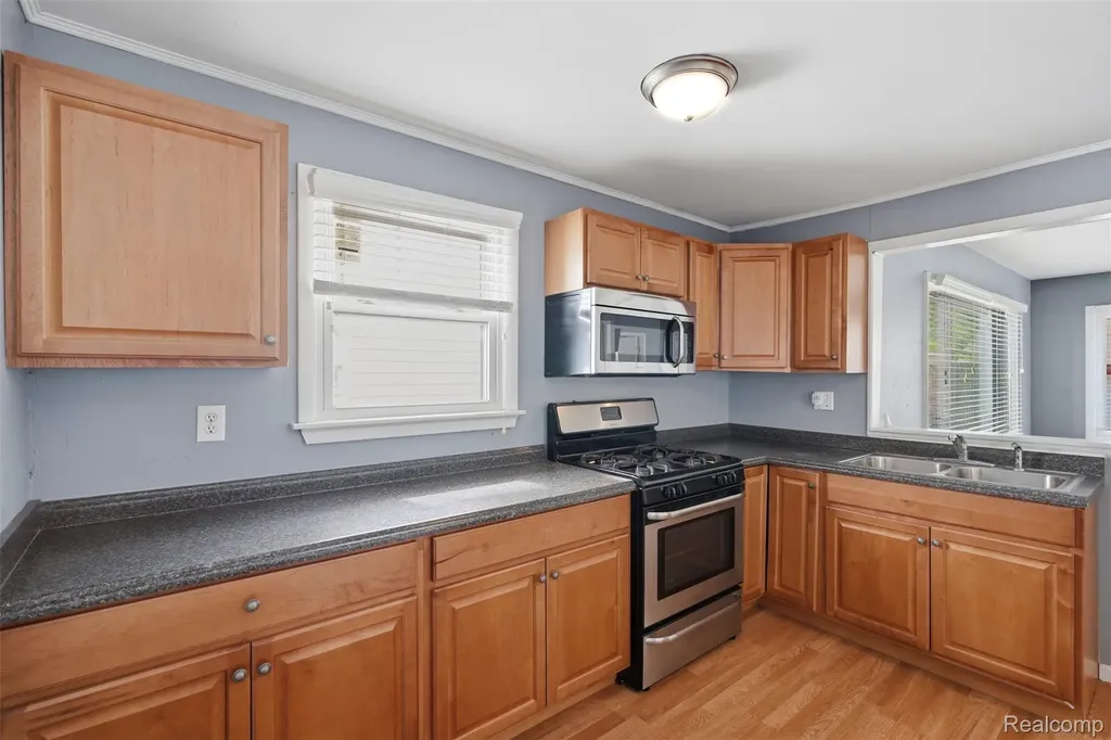 28960 Elmwood Street Garden City City MI 48135