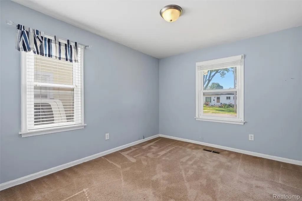 28960 Elmwood Street Garden City City MI 48135