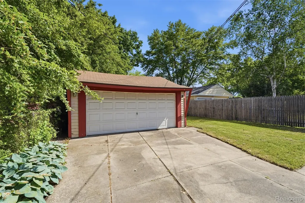28960 Elmwood Street Garden City City MI 48135