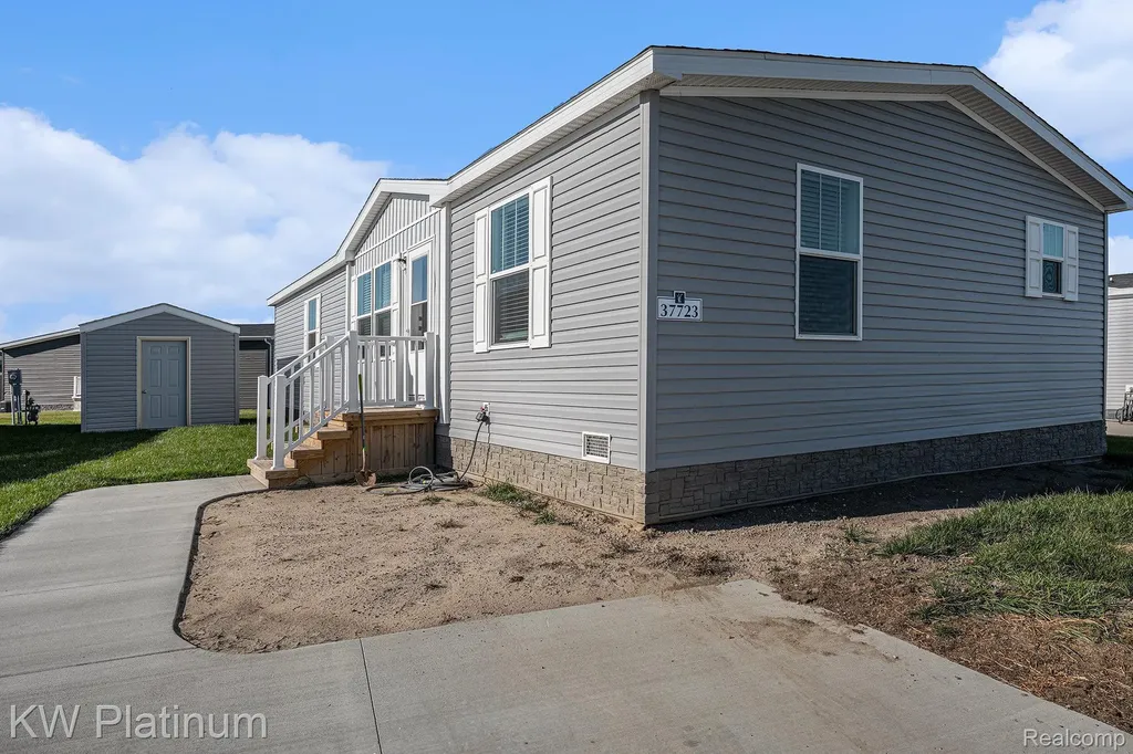 37723 Sandstone Trail New Haven Village MI 48048