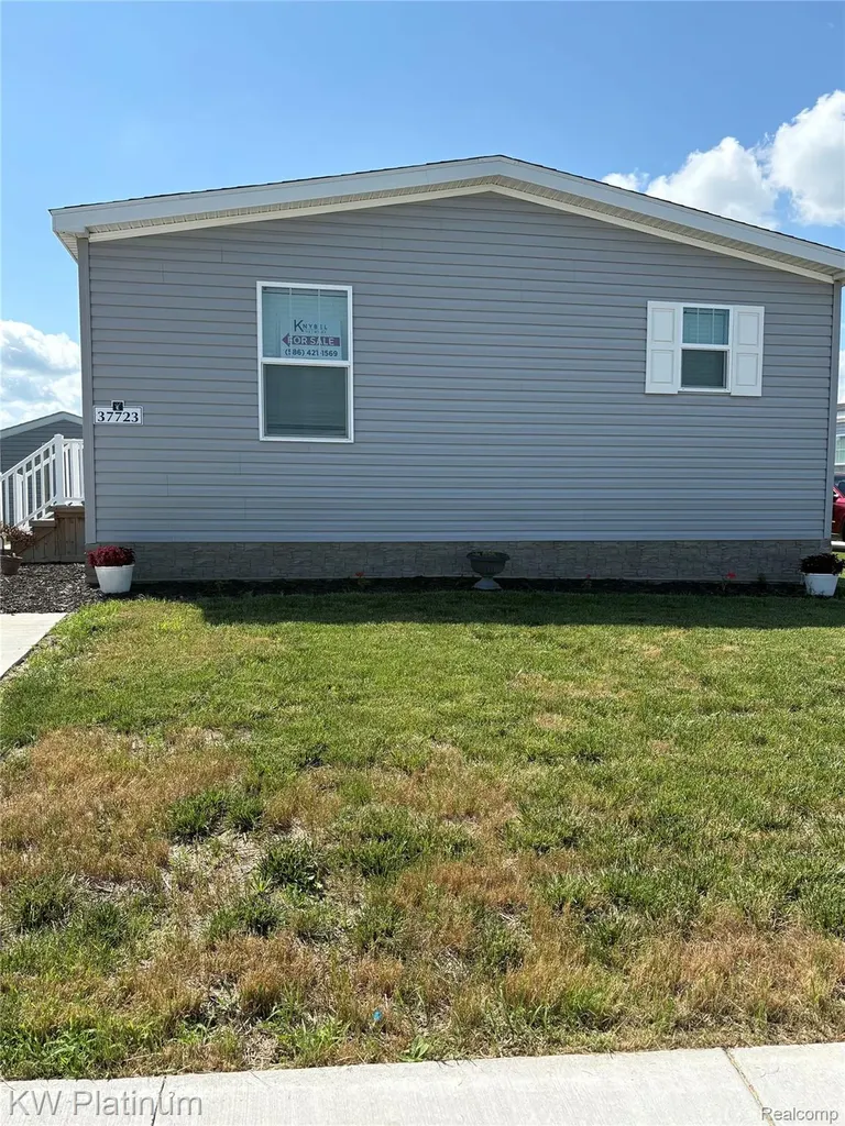37723 Sandstone Trail Lenox Township MI 48048