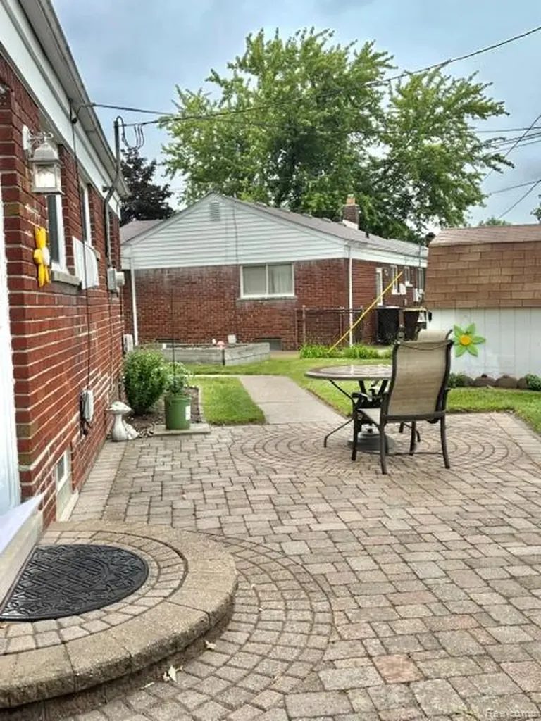 2555 Longmeadow Drive Trenton City MI 48183