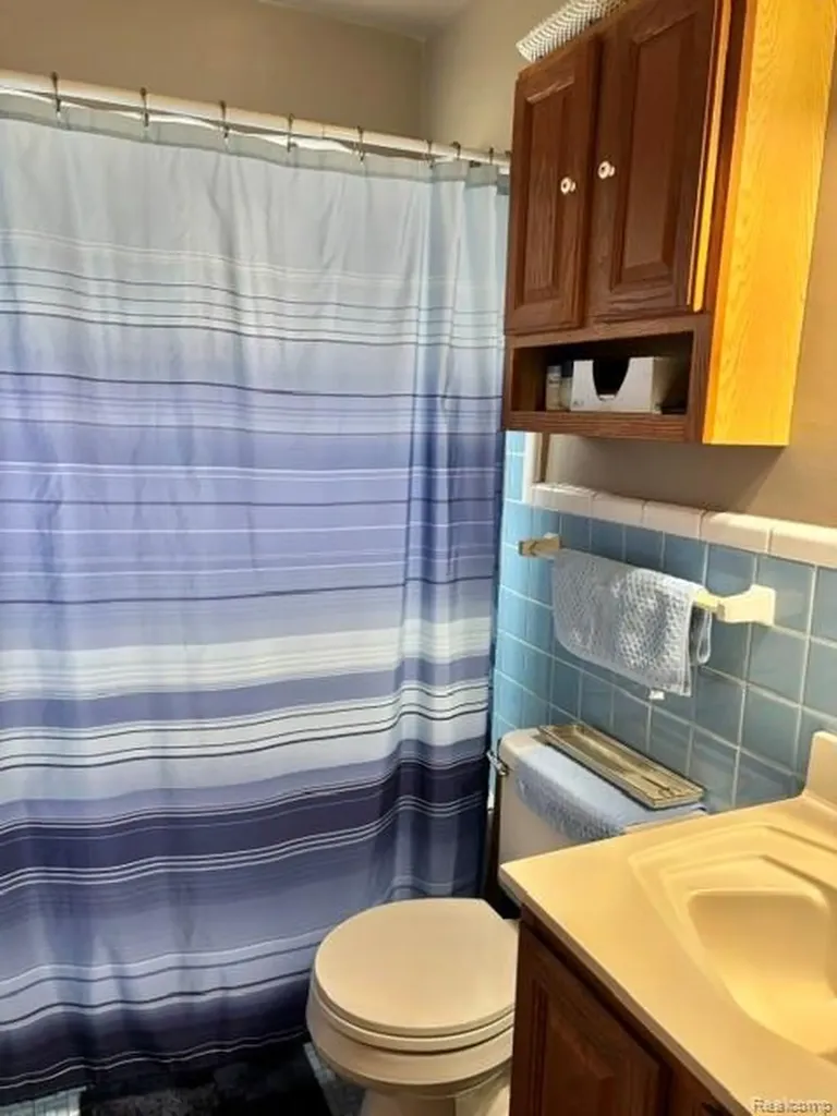 2555 Longmeadow Drive Trenton City MI 48183