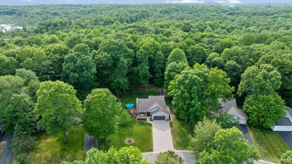 2285 Somerville Drive Oxford Charter Township MI 48371