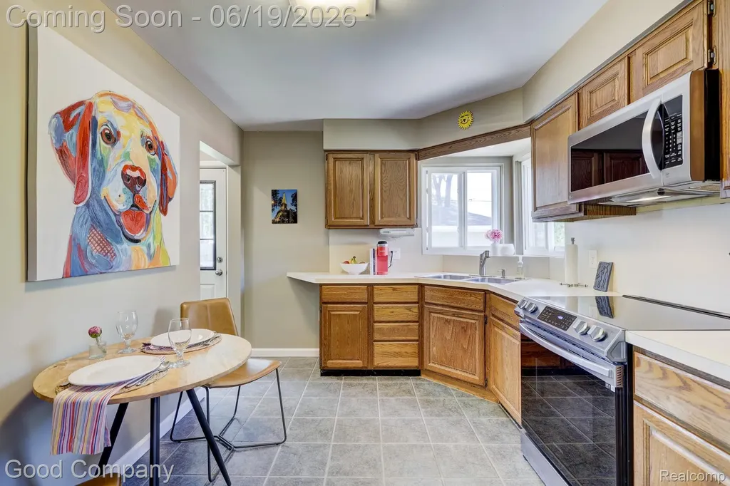 27605 Lyndon Street Livonia City MI 48154