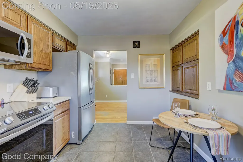 27605 Lyndon Street Livonia City MI 48154