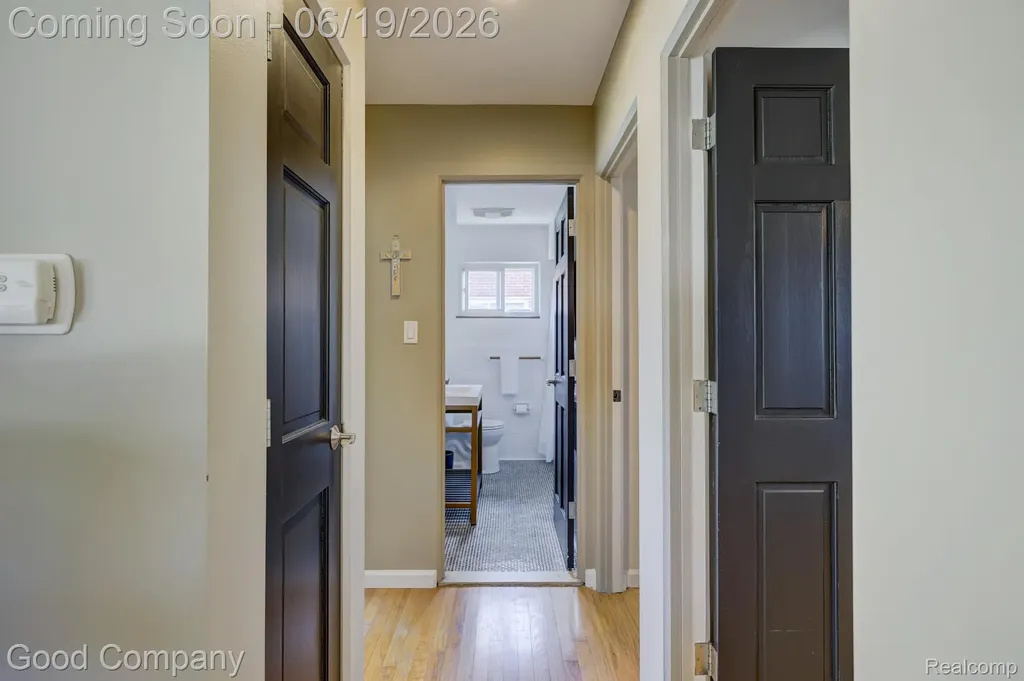 27605 Lyndon Street Livonia City MI 48154