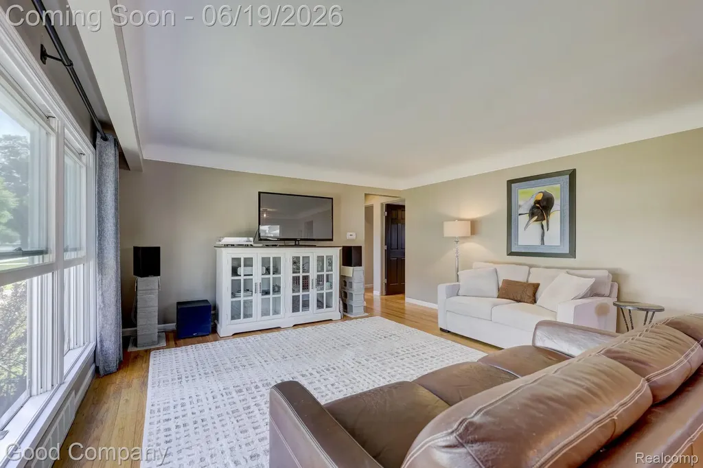 27605 Lyndon Street Livonia City MI 48154