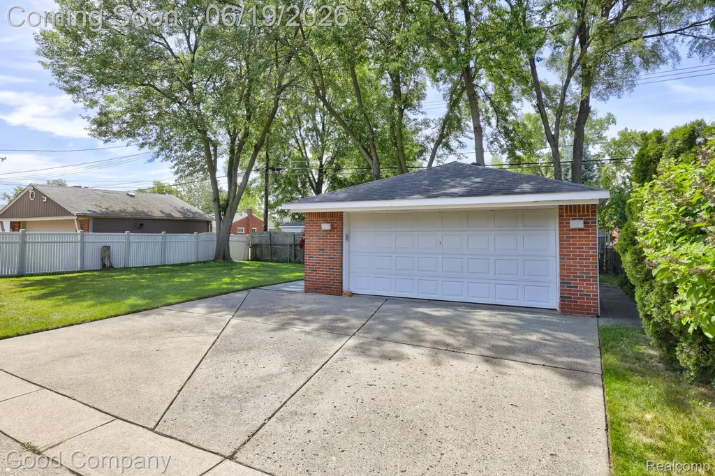 27605 Lyndon Street Livonia City MI 48154