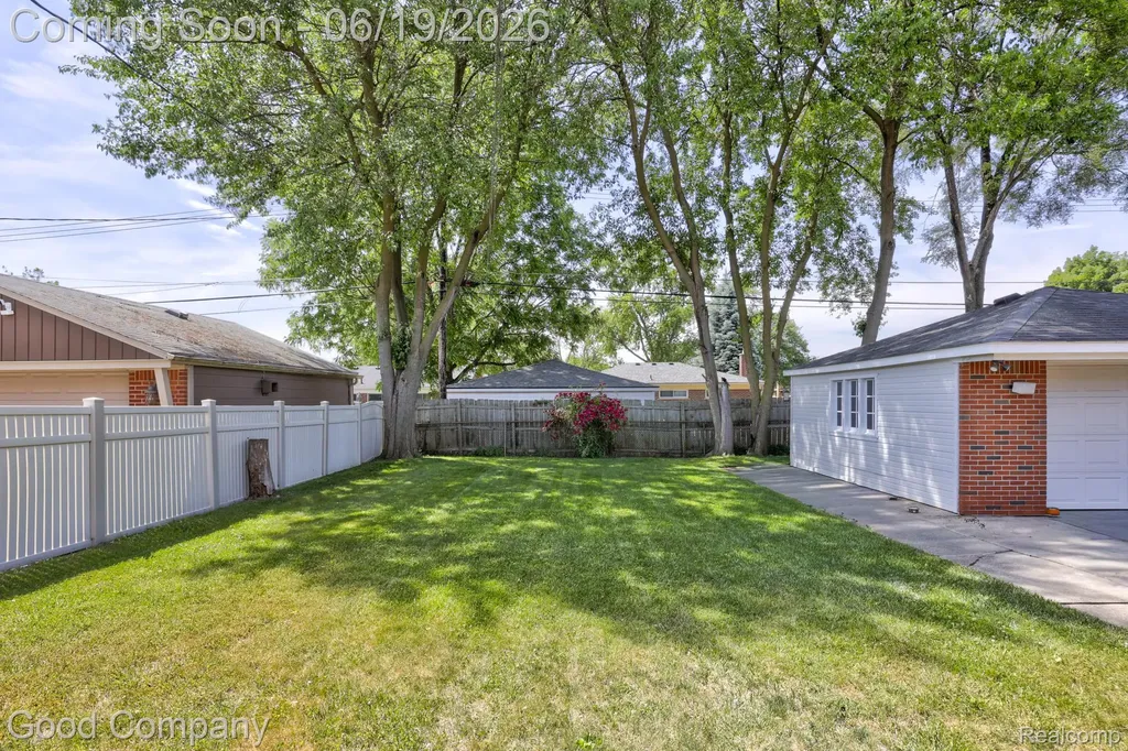 27605 Lyndon Street Livonia City MI 48154