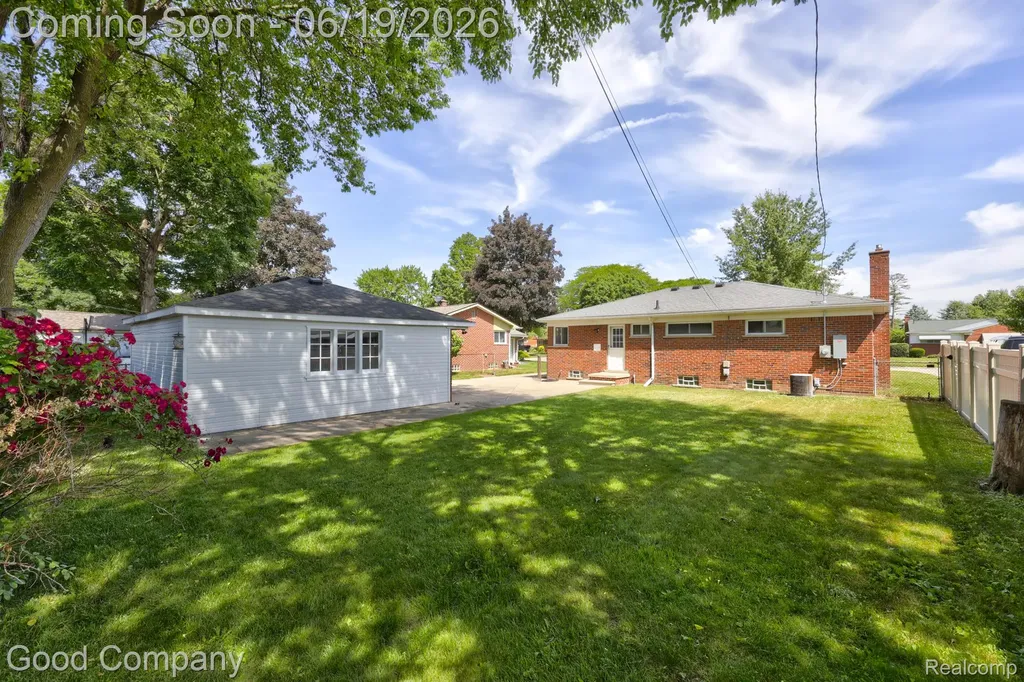 27605 Lyndon Street Livonia City MI 48154