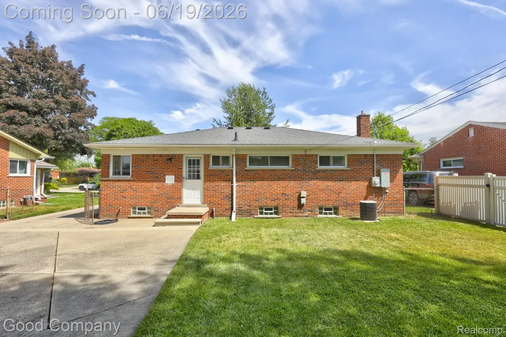 27605 Lyndon Street Livonia City MI 48154