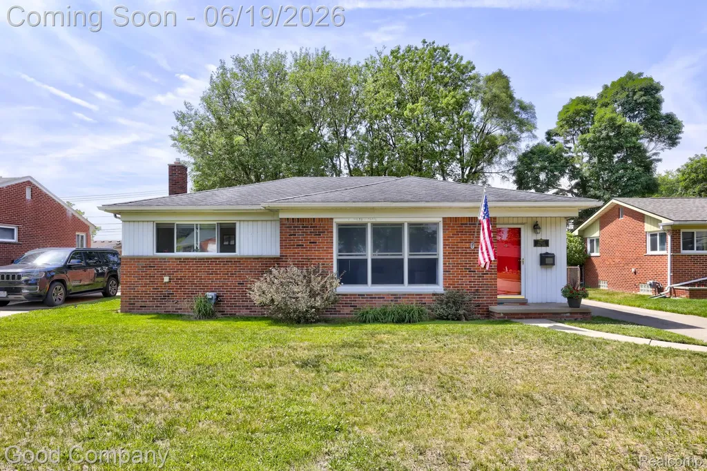 27605 Lyndon Street Livonia City MI 48154