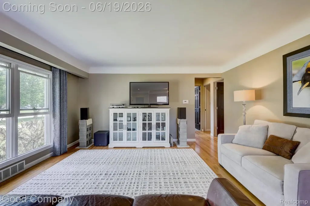 27605 Lyndon Street Livonia City MI 48154