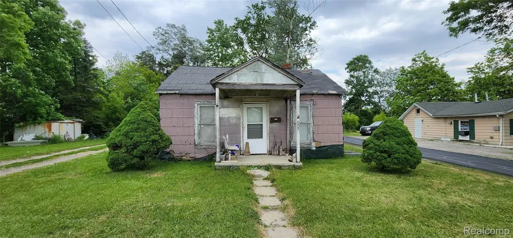 641 Gulf Street Adrian City MI 49221