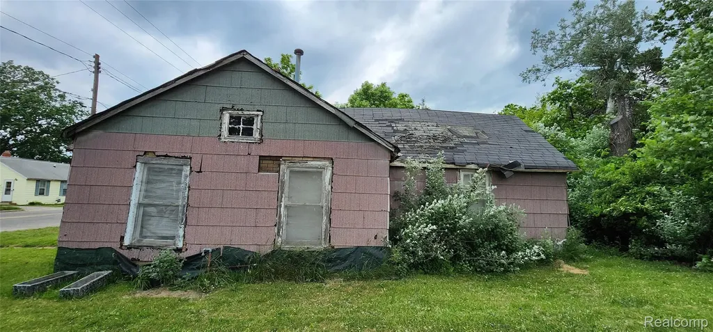 641 Gulf Street Adrian City MI 49221