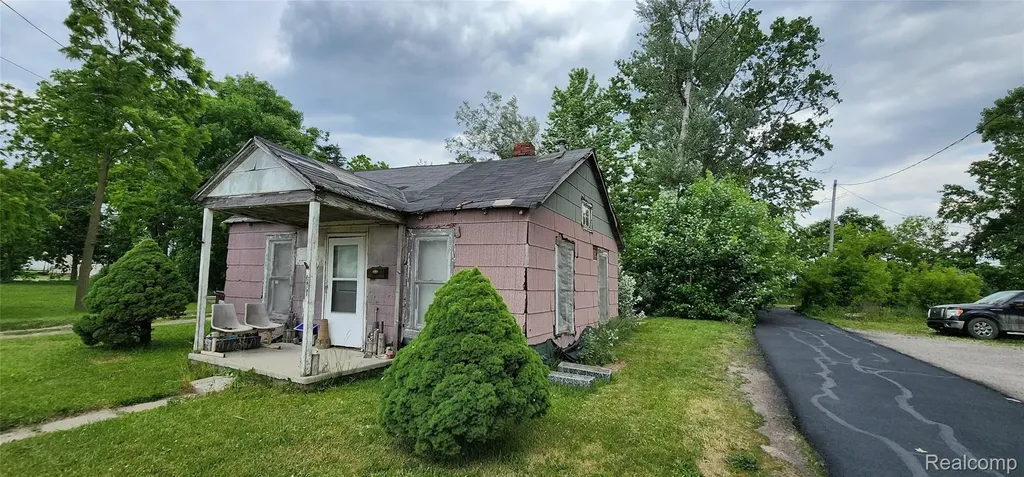 641 Gulf Street Adrian City MI 49221