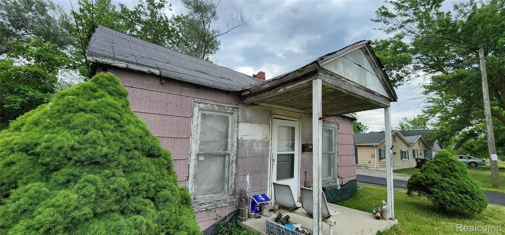 641 Gulf Street Adrian City MI 49221