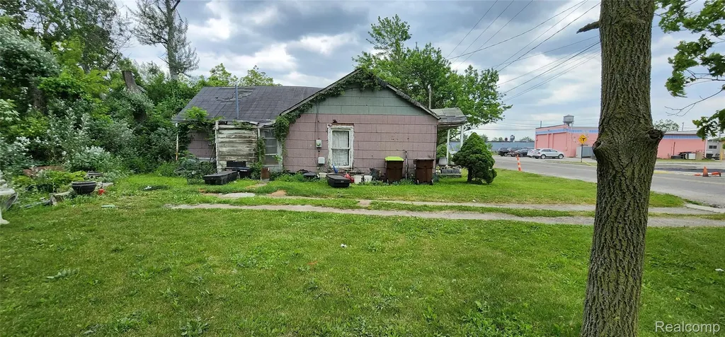 641 Gulf Street Adrian City MI 49221