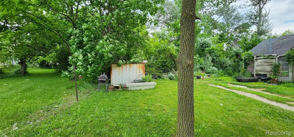 641 Gulf Street Adrian City MI 49221