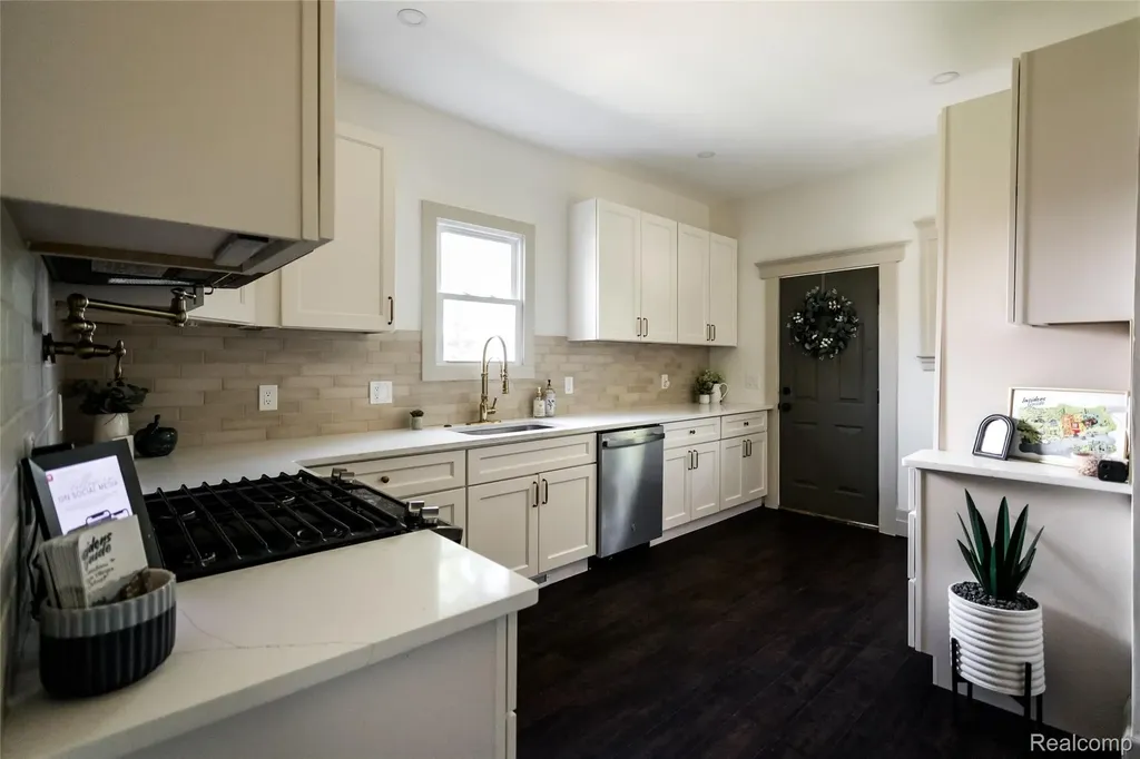 1494 Bewick Street Detroit City MI 48214