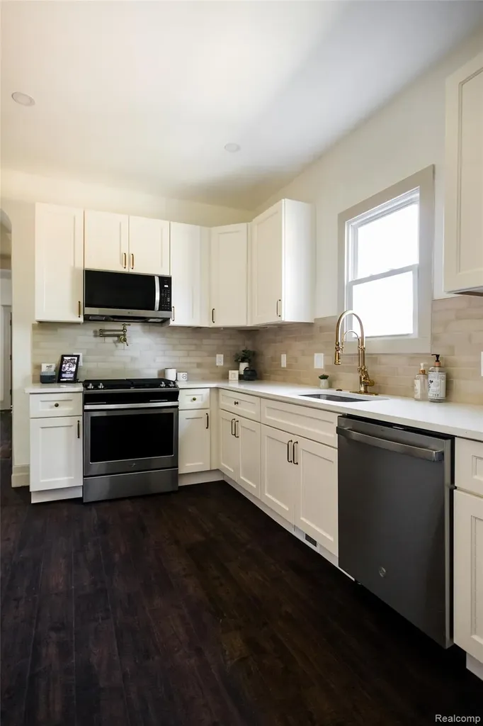 1494 Bewick Street Detroit City MI 48214
