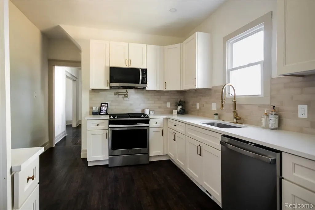 1494 Bewick Street Detroit City MI 48214