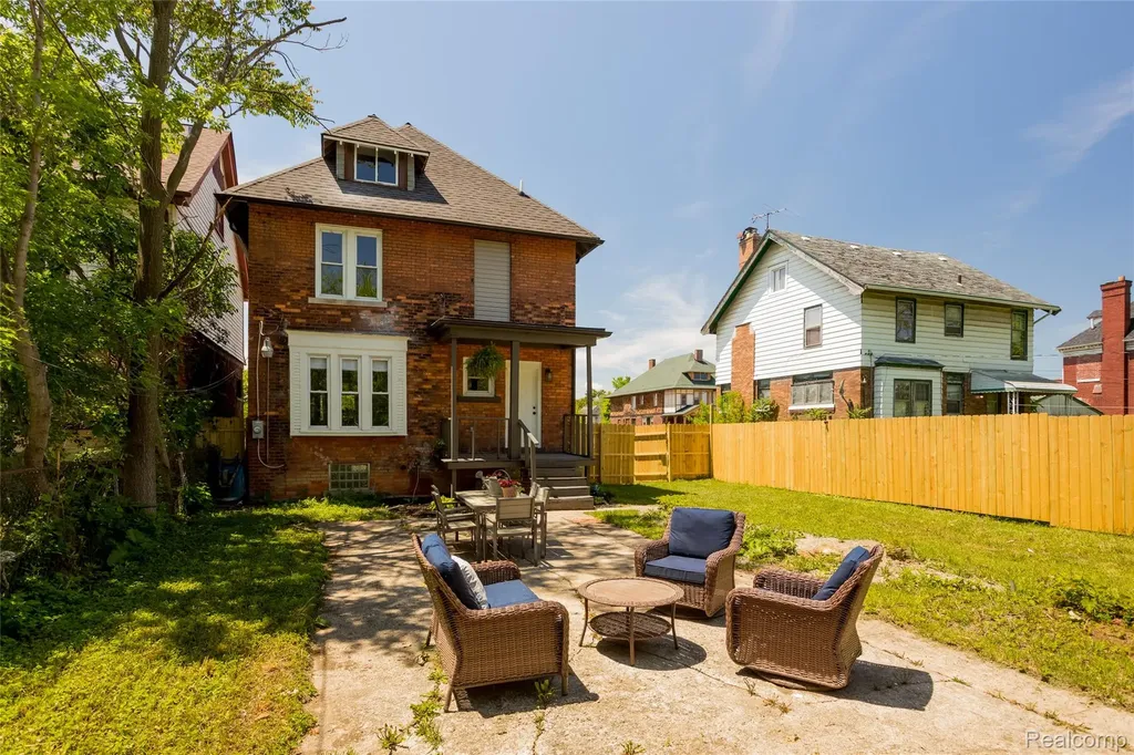 1494 Bewick Street Detroit City MI 48214