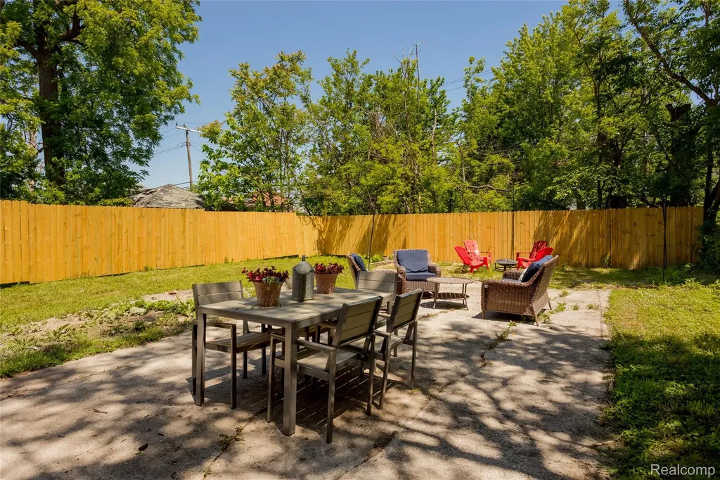 1494 Bewick Street Detroit City MI 48214