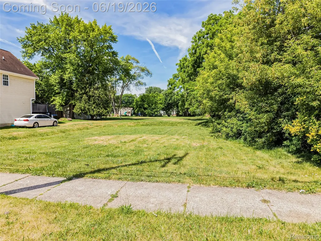 27335 Maple Street Roseville City MI 48066
