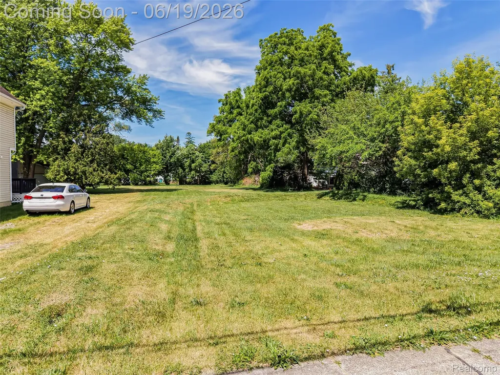 27335 Maple Street Roseville City MI 48066