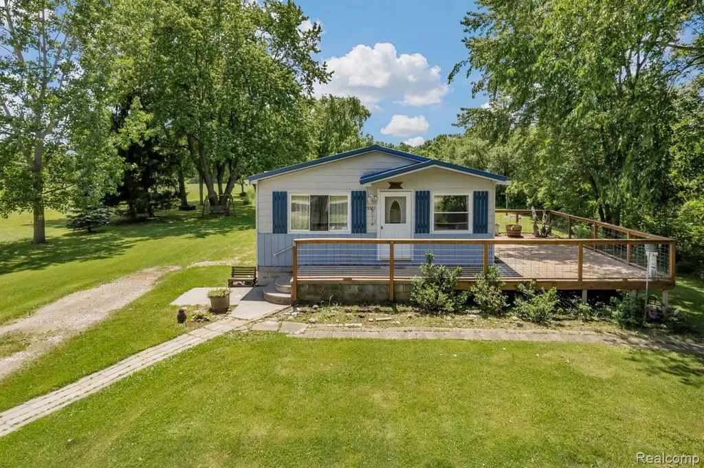15387 Schultz Road Berlin Township MI 48002