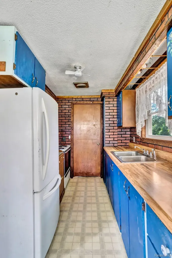 15387 Schultz Road Berlin Township MI 48002