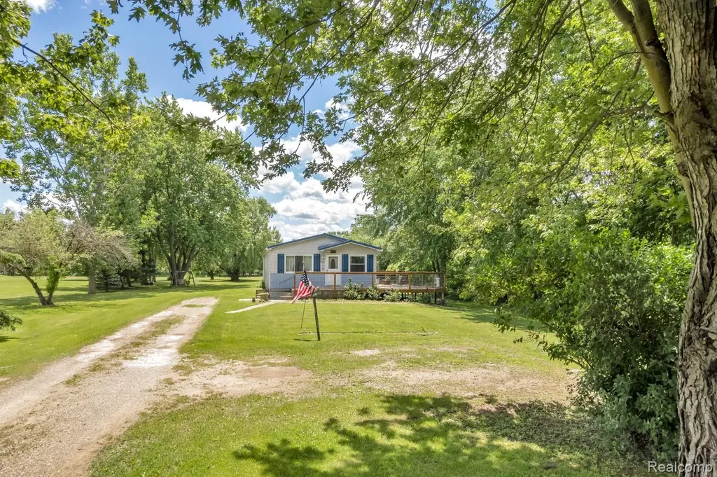15387 Schultz Road Berlin Township MI 48002