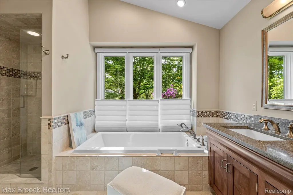 2493 Wildbrook Run Bloomfield Hills City MI 48304
