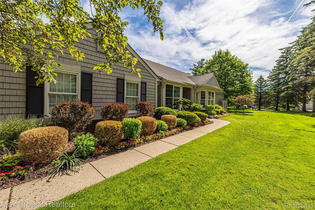 2493 Wildbrook Run Bloomfield Hills City MI 48304