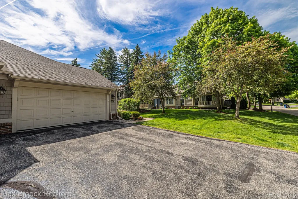 2493 Wildbrook Run Bloomfield Hills City MI 48304
