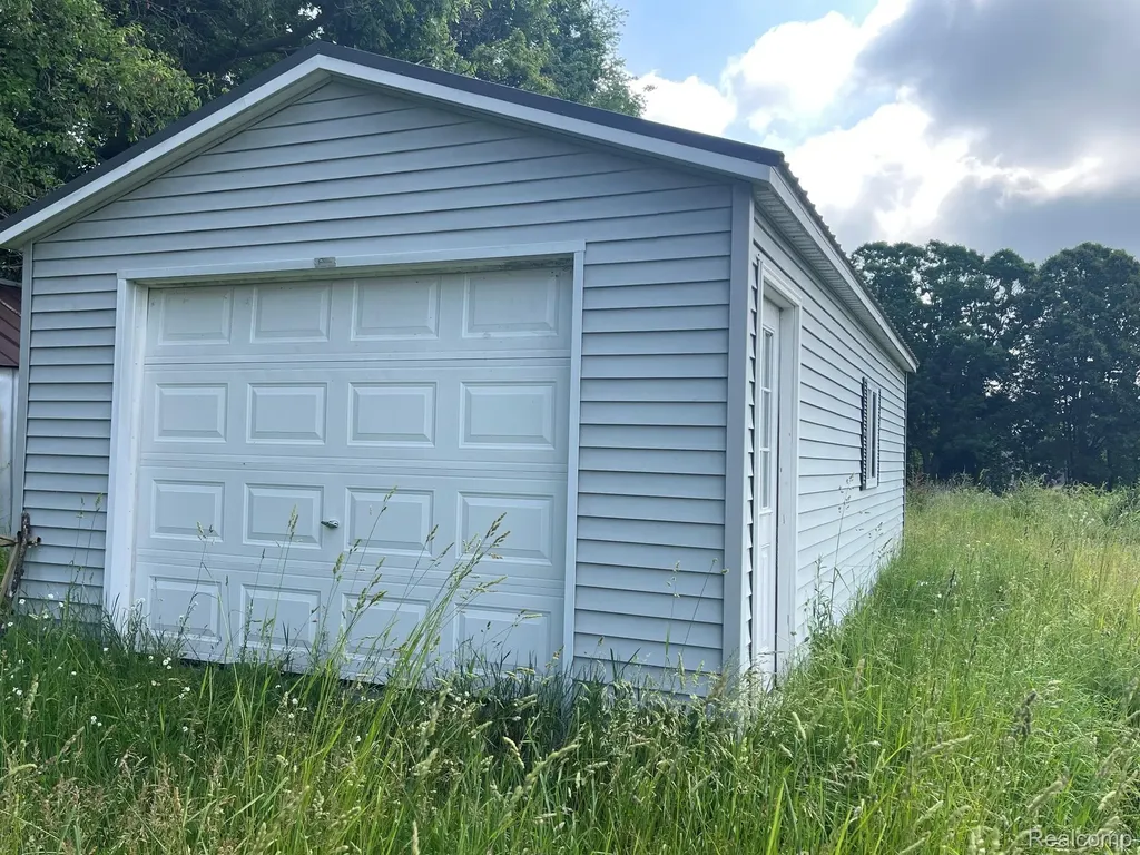 08 Tipsico Lake Highland Charter Township MI 48357