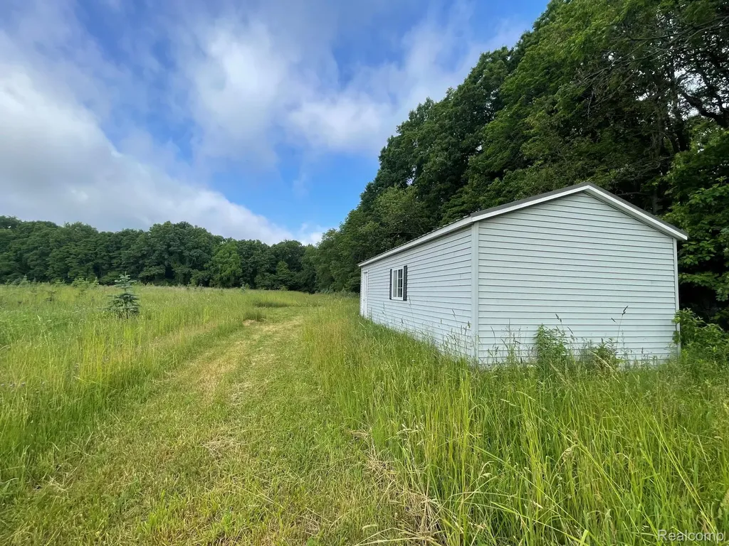 08 Tipsico Lake Highland Charter Township MI 48357