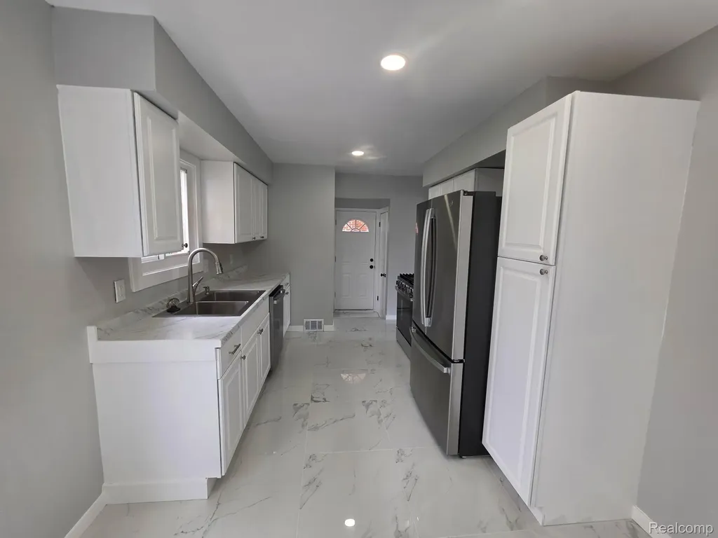 459 New York Avenue Lincoln Park City MI 48146